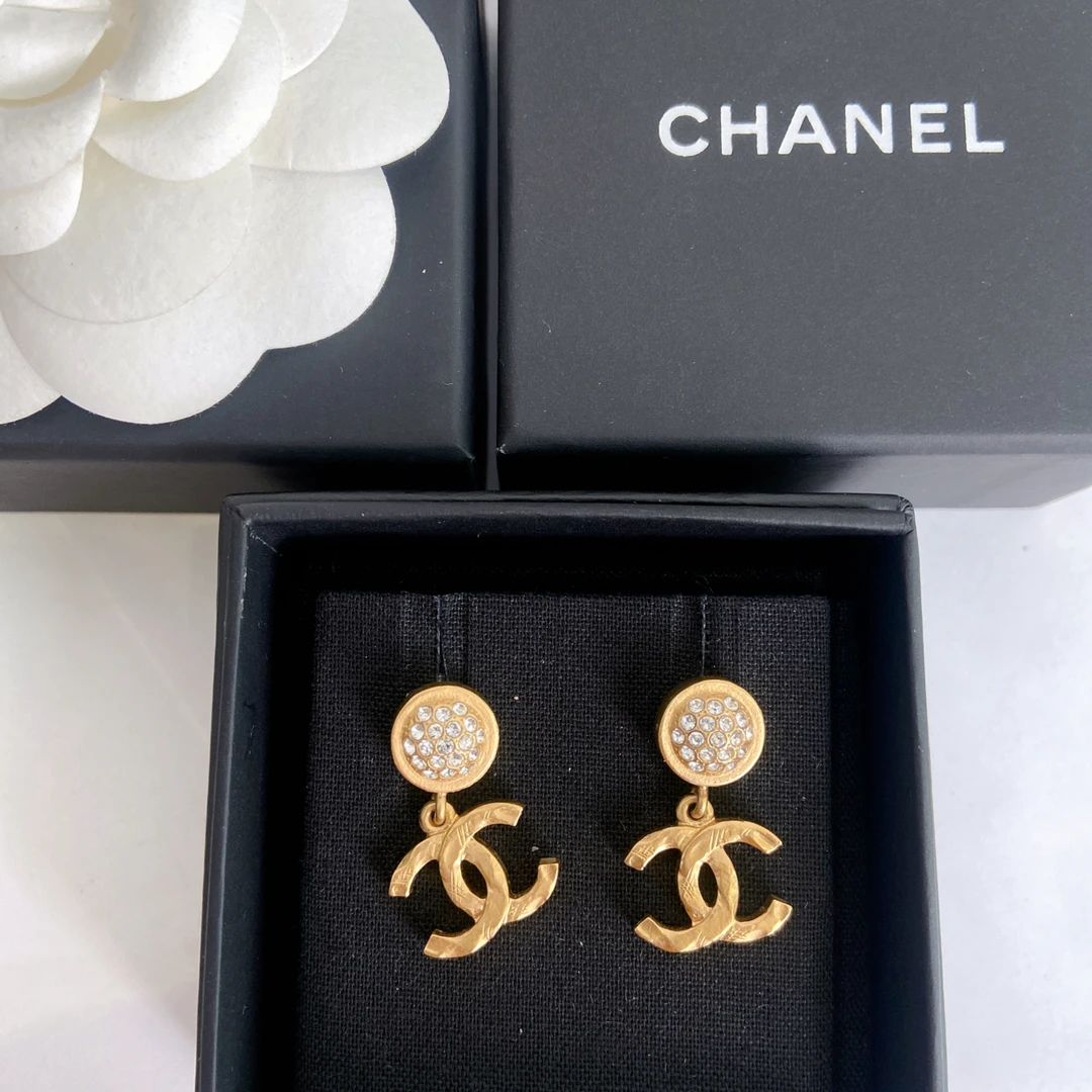 全新未使用 Chanel/香奈儿 轻奢百搭款琉璃满钻耳钉20P春夏预告
