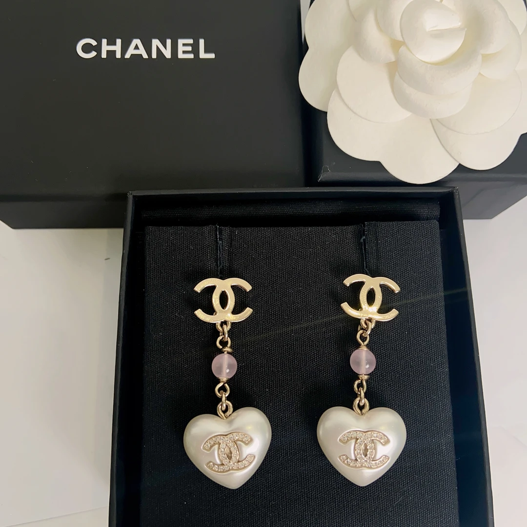未使用 Chanel/香奈儿 时尚百搭款桃心珍珠琉璃耳钉耳夹21B