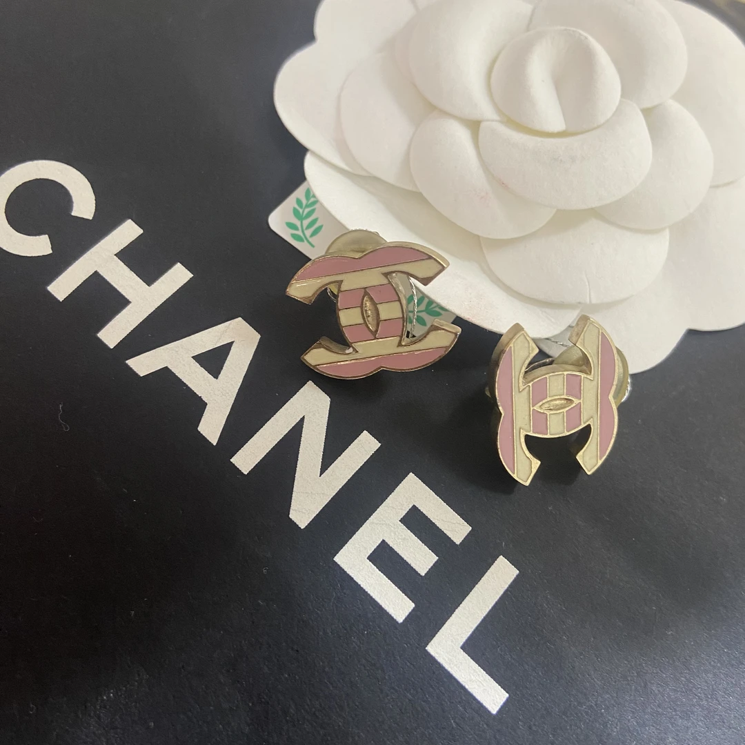 99新 Chanel/香奈儿 经典 时尚 气质粉色 珐琅 双c素款 耳钉 耳夹