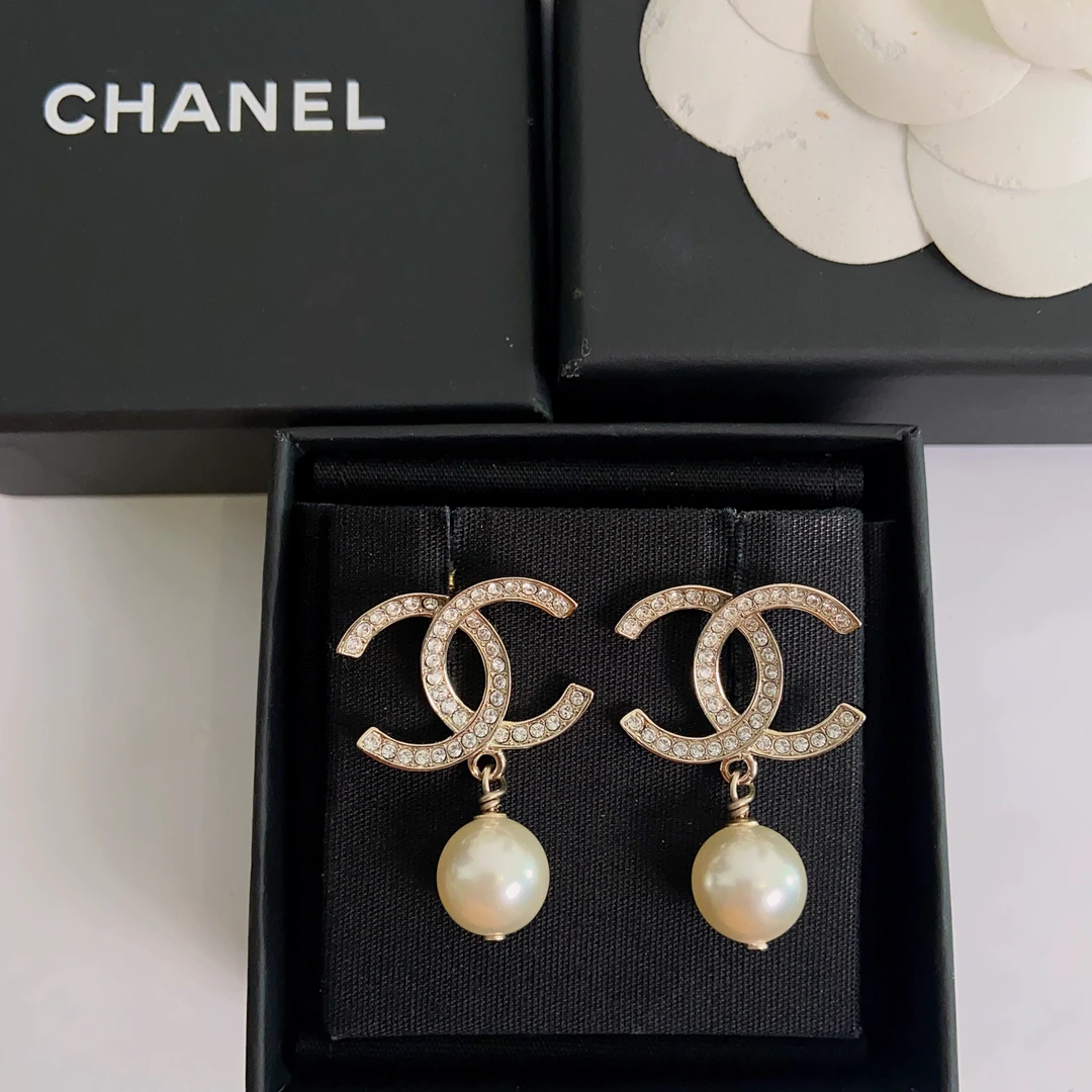 99新 Chanel/香奈儿 轻奢百搭款珍珠满钻耳钉21B秋冬预告