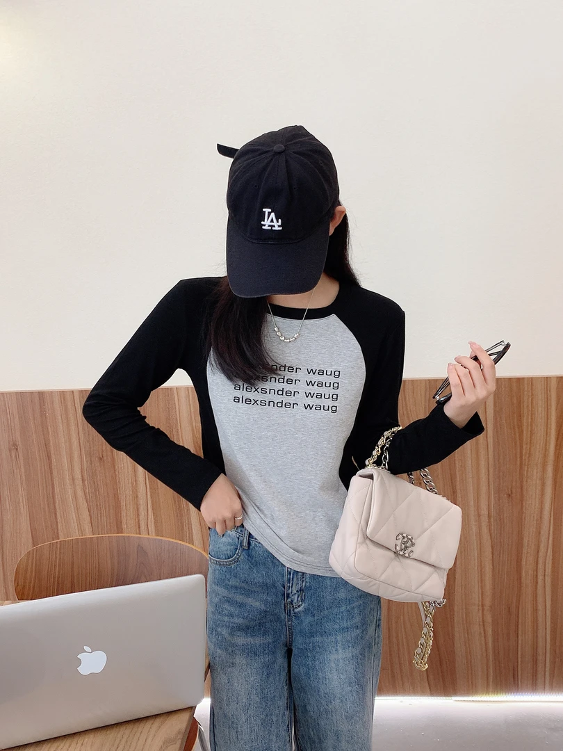 长袖秋款显瘦拼接插肩百搭小众圆领女t恤秋季印花休闲针织针织