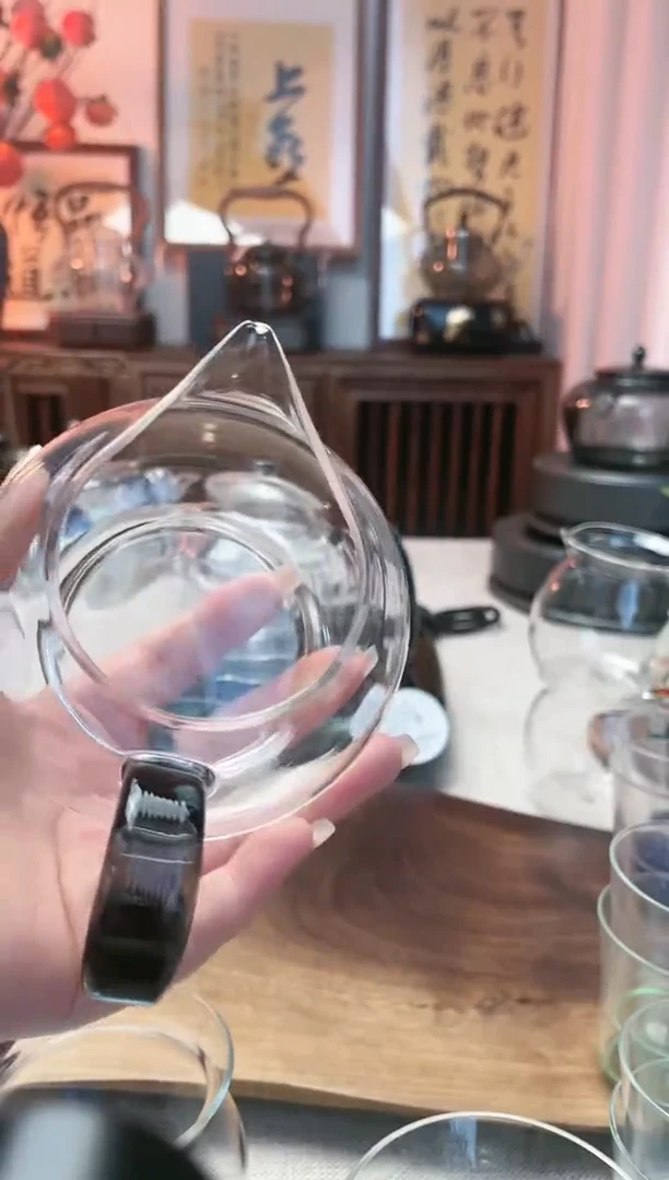 【闪购商品】玻璃烟灰色淡然