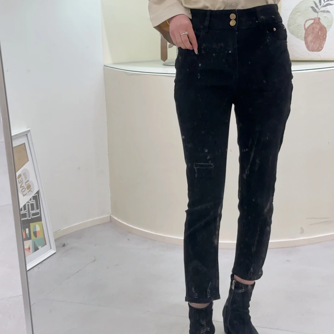 Lagogo/拉谷谷LAGOGO拉谷谷专柜新款黑色遮肉显瘦牛仔裤款