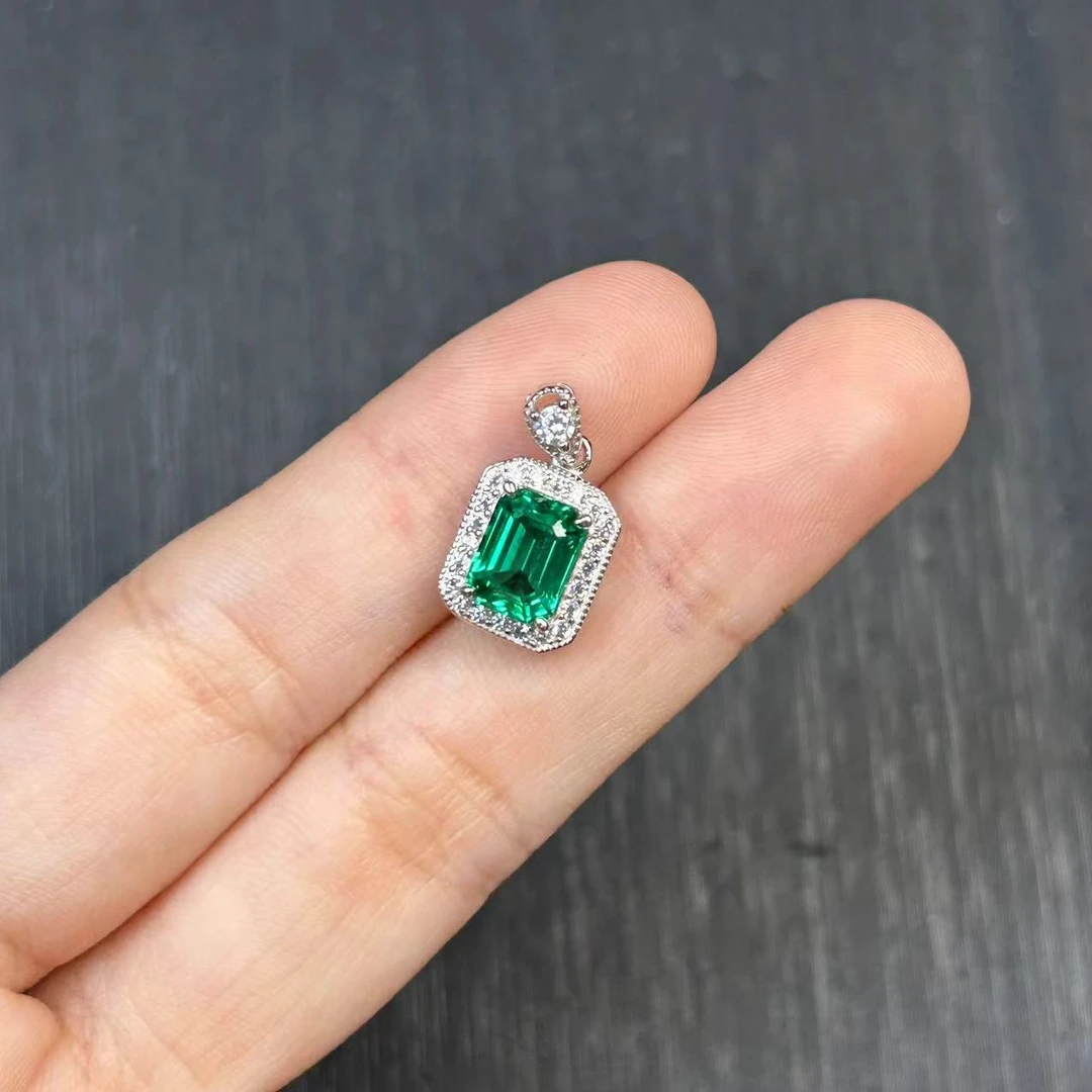 阿鲁沙-典藏木佐祖母绿-精工银注18K金培育吊坠配链431