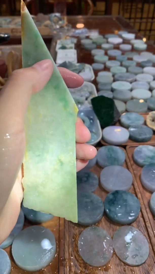 【闪购商品】翡翠把件未镶嵌翡翠边角料
