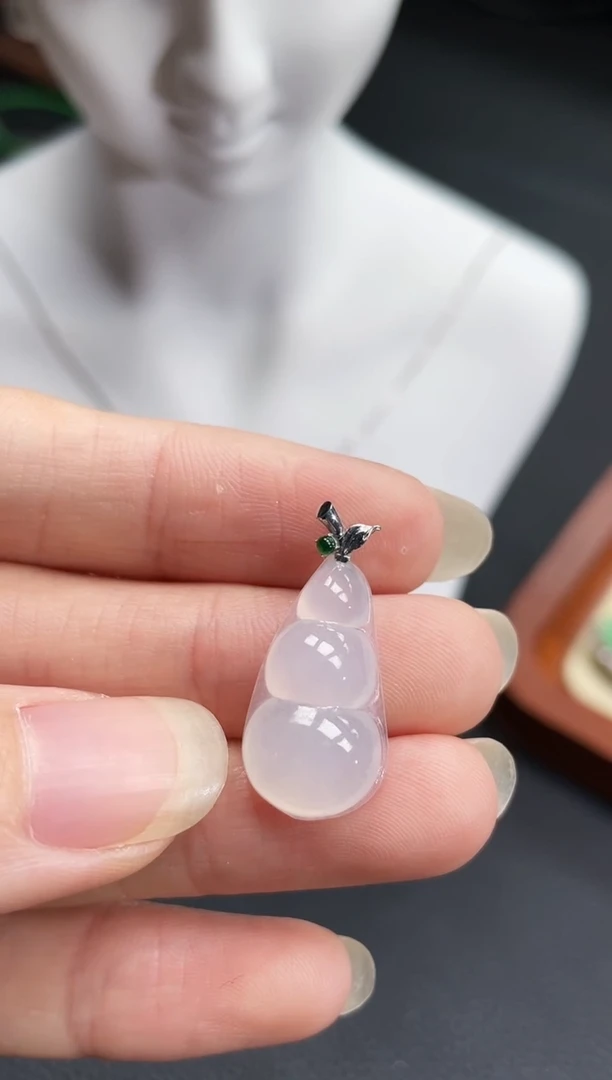 【闪购商品】翡翠颈饰18K金镶嵌福豆吊坠