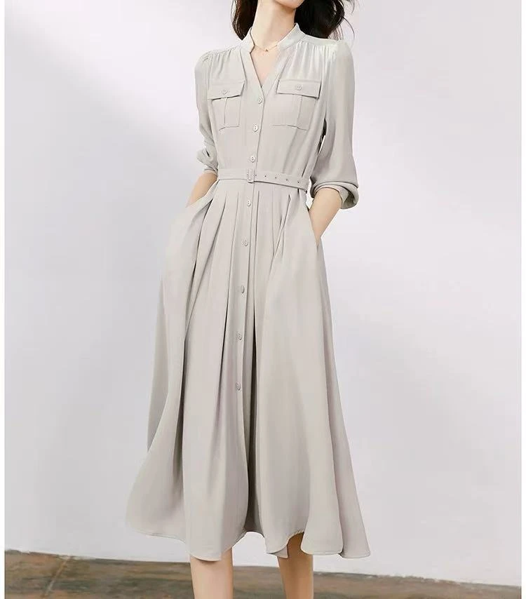 清冷感长袖2025收腰显瘦优雅气质长款简约收腰秋季复古女装连衣裙