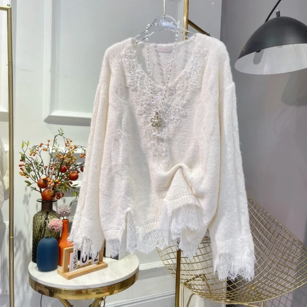 2024秋冬新款温柔风蕾丝拼接重工钉珠仙女款麻花编织宽松毛衣上衣