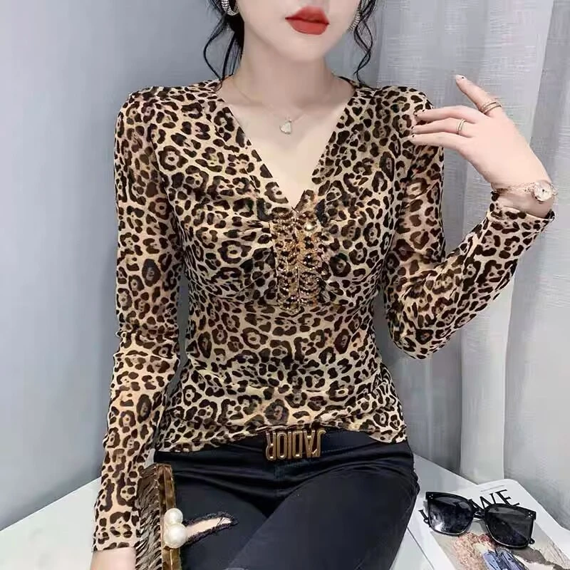 时尚网纱上衣女2025新款钉珠V领长袖t恤女性感修身内搭打底衫上衣