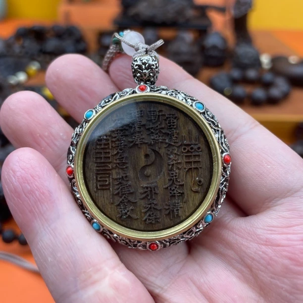 （唐卡款花钱） 巴布亚贡木天然复古精工原木雕刻挂件