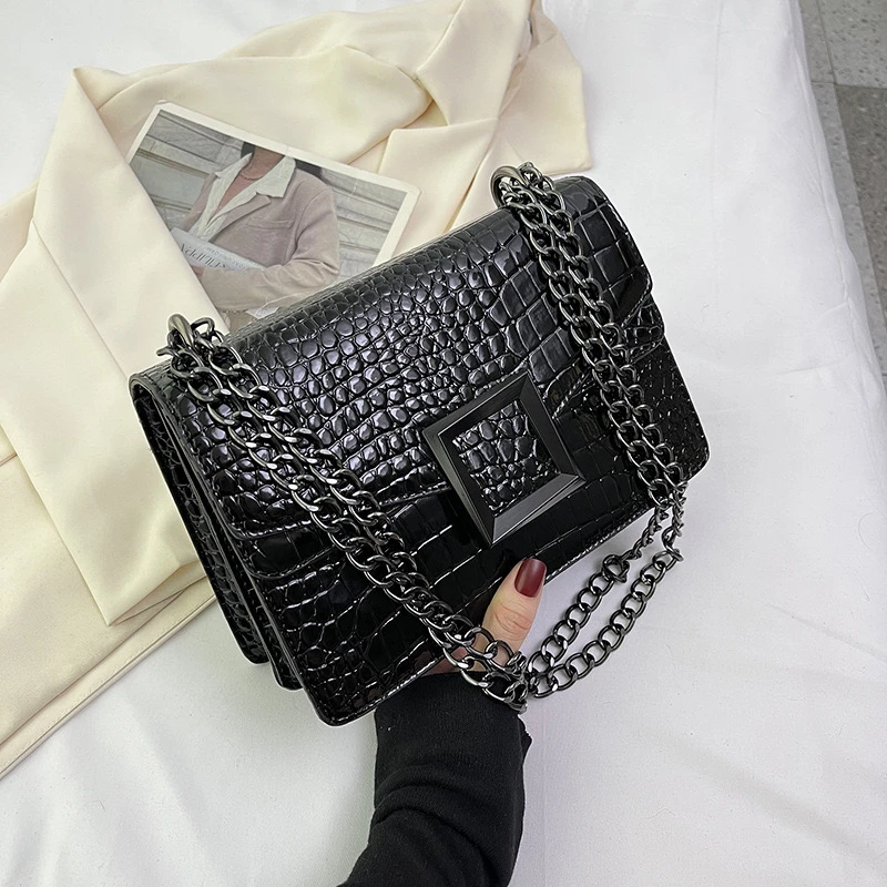 8836 新款翻盖双隔层亮面包包