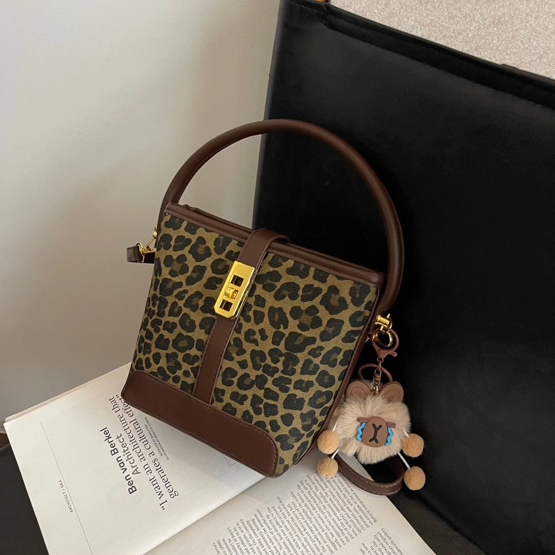 8026 简约单肩包小众洋气斜挎包