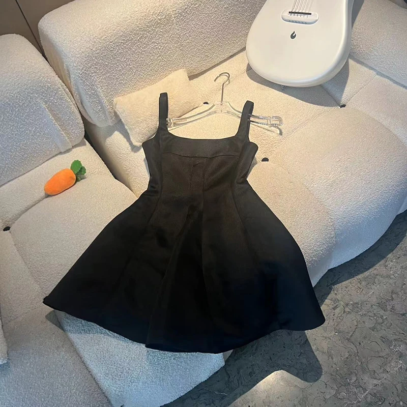 【花粉专享】【短款-黑天鹅】方领吊带小黑裙优雅法式气质宴会礼服裙