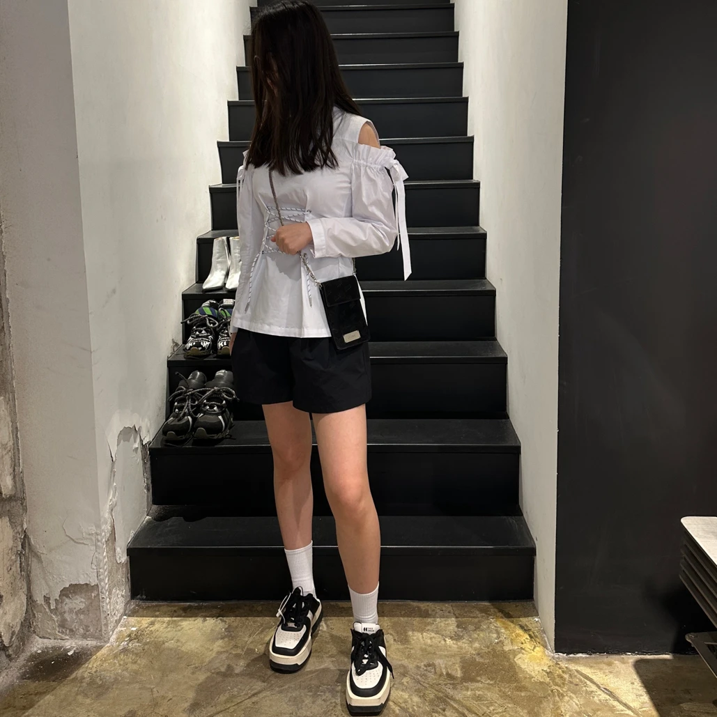 Chrisou by dan 绑带漏肩设计感上衣