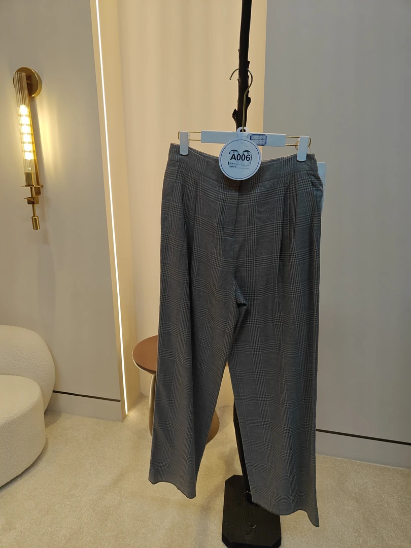 （006）众心服饰-非主图款女装-以主播展示介绍为主-钉珠显瘦气质时