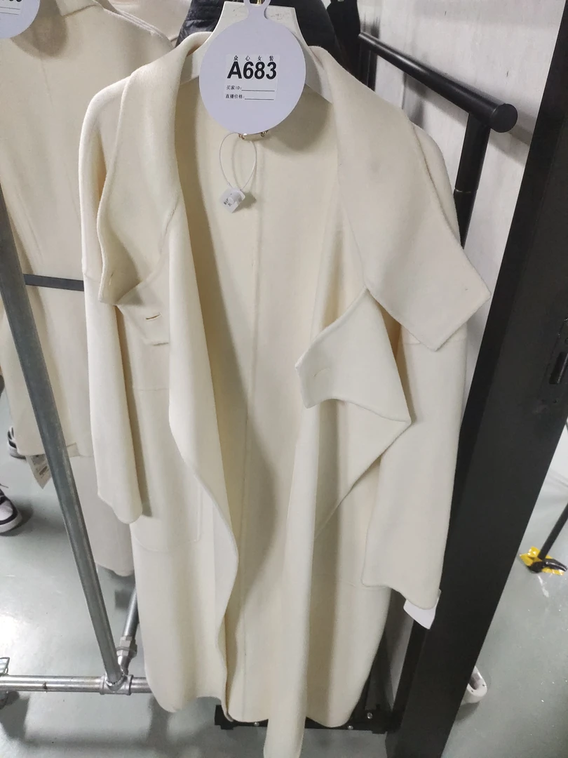 （683）众心服饰-非主图款女装-以主播展示介绍为主-法式时尚显瘦