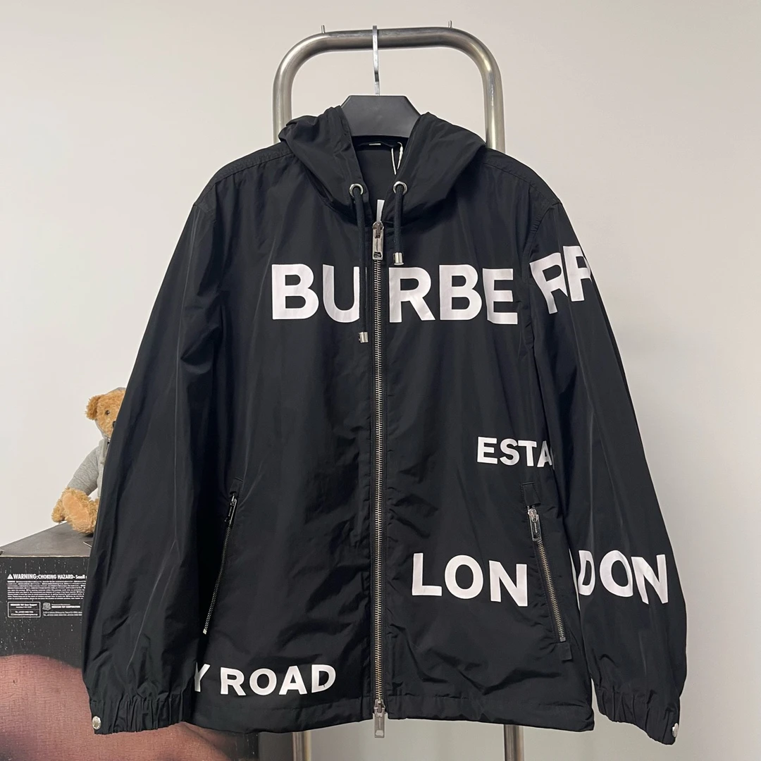 Burberry 巴宝莉字母外套 尺码：50 衣长：73胸围：61 新旧：96 D1206