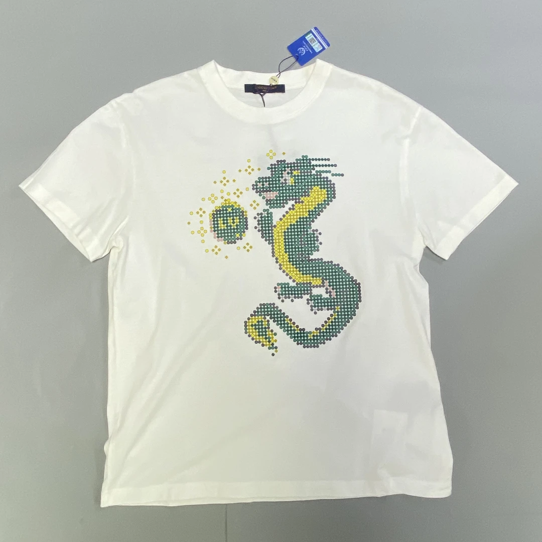 全新带吊Louis Vuitton Lv龙年限定短袖 尺码：S 衣长68 胸围53