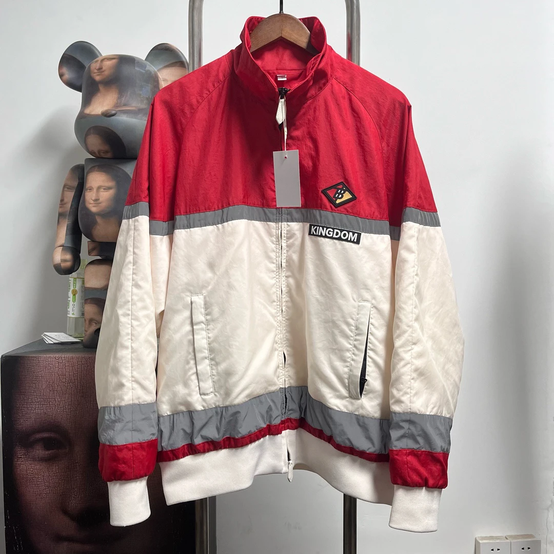 Burberry巴宝莉反光冲锋衣 I0602 尺码：L 衣长72 胸围69 新旧99新