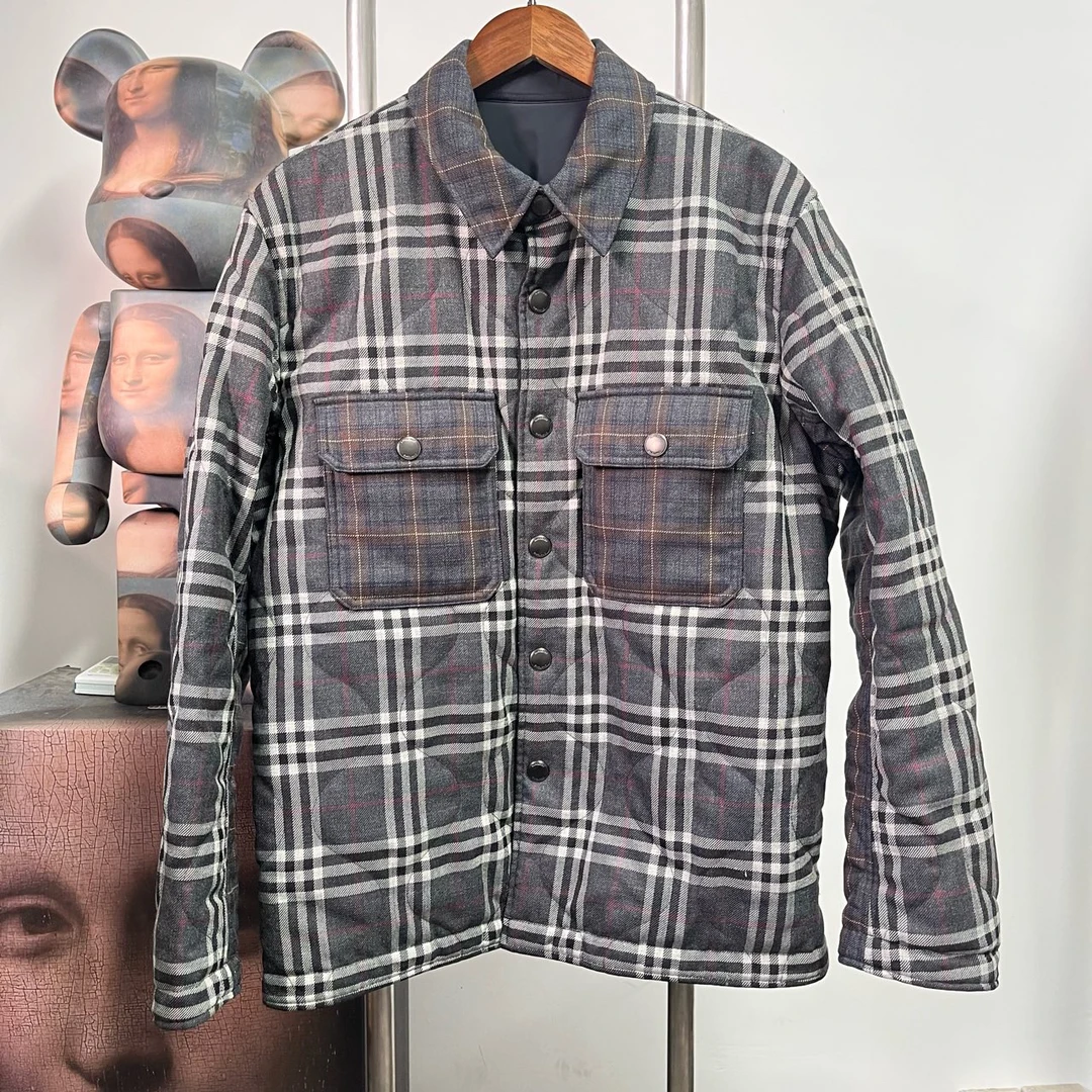 Burberry巴宝莉格纹双面棉服 J0806 尺码：L 衣长70 胸围53