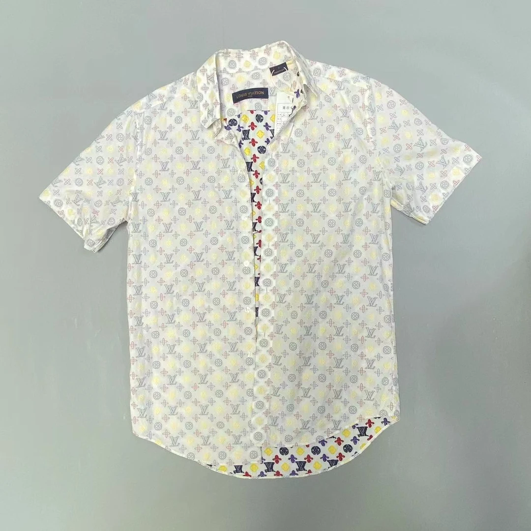 99新 Louis Vuitton LV满印短袖衬衣 尺码：S 衣长：77胸围：54
