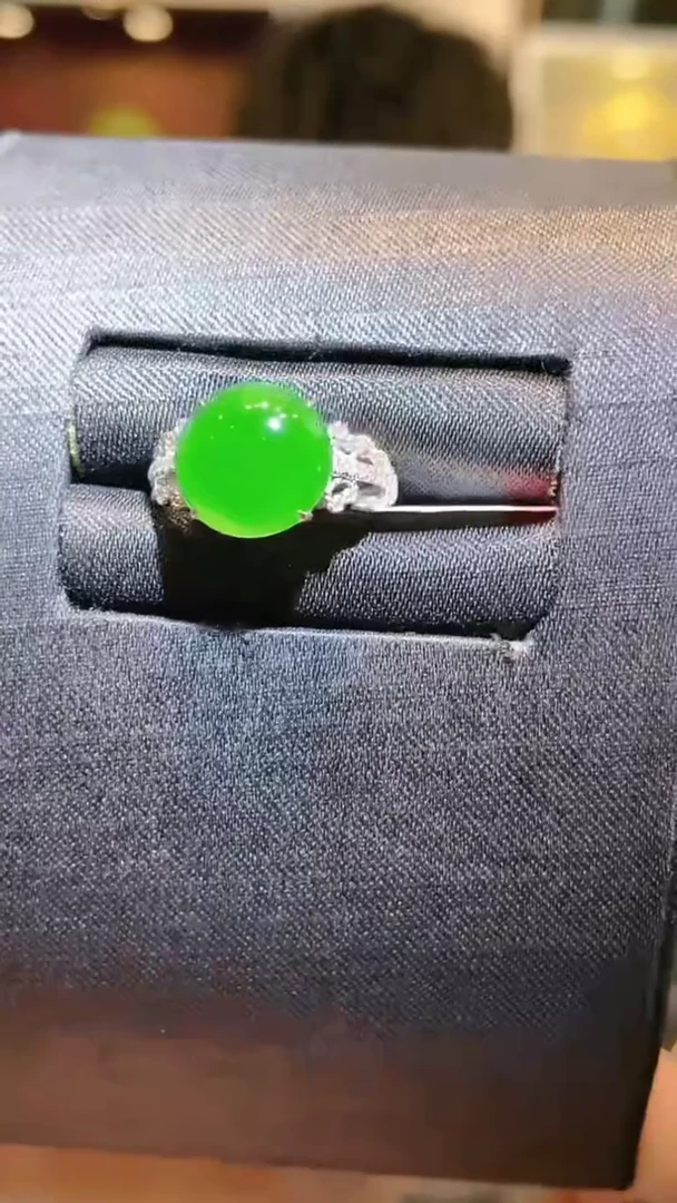 【闪购商品】翡翠吊坠(不含链)18K金镶嵌A26天然A货翡翠