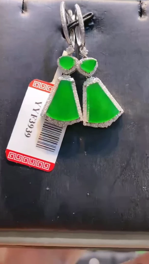 【闪购商品】翡翠吊坠(不含链)18K金镶嵌A59天然A货翡翠