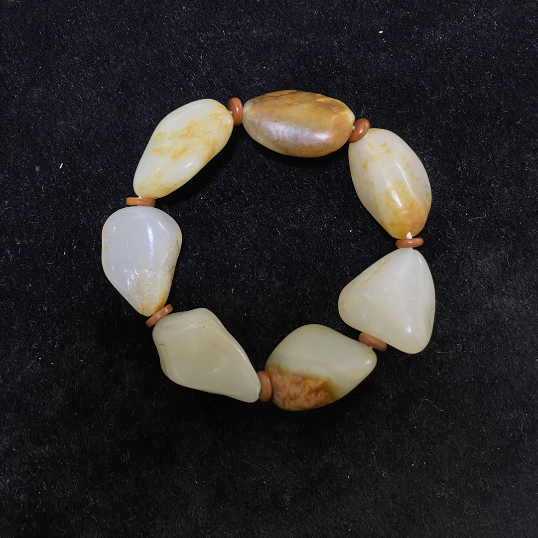 新疆和田玉90克男士手串。   油性很好