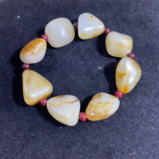新疆和田玉71.7克秋梨皮色手串