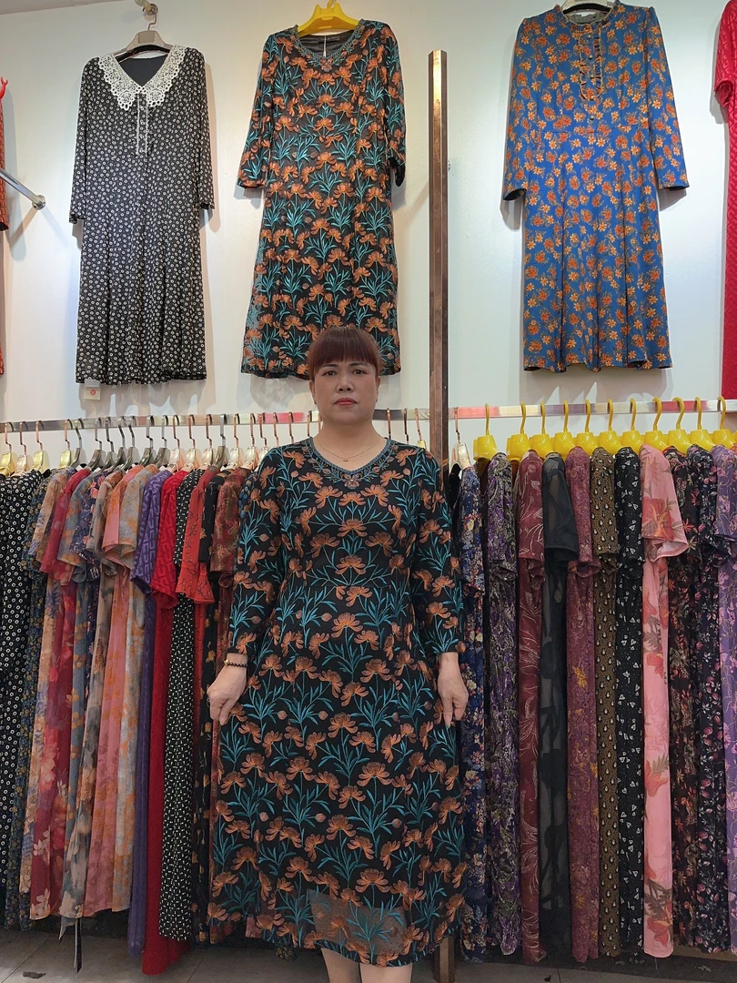 2024新款秋季中老年妈妈连衣裙休闲时尚长袖中长款碎花妈妈装