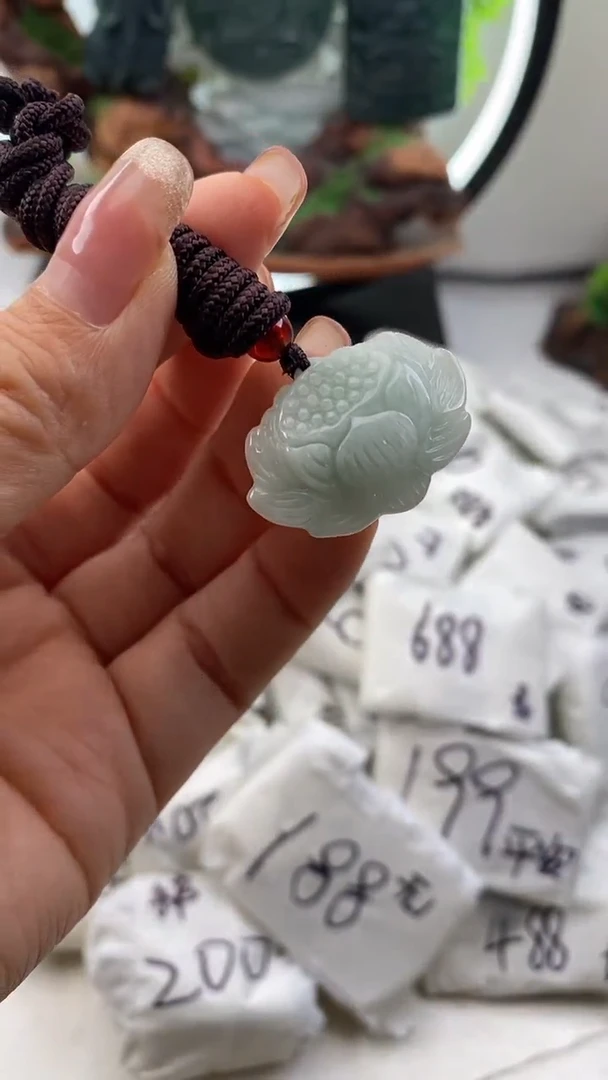 【闪购商品】翡翠颈饰未镶嵌花开富贵微瑕