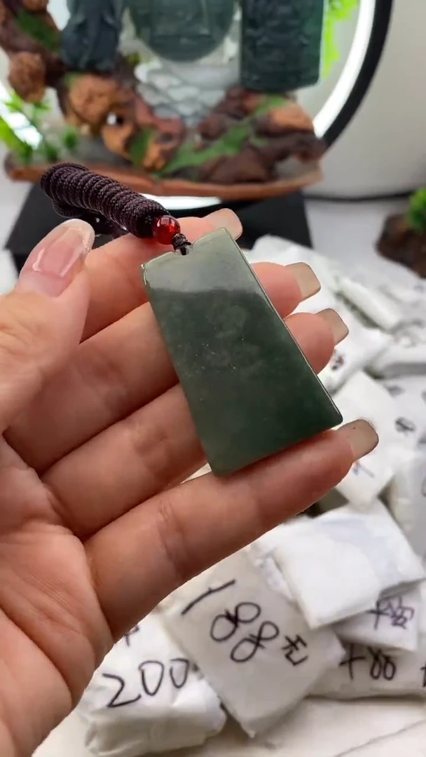 【闪购商品】翡翠颈饰未镶嵌无事牌微瑕