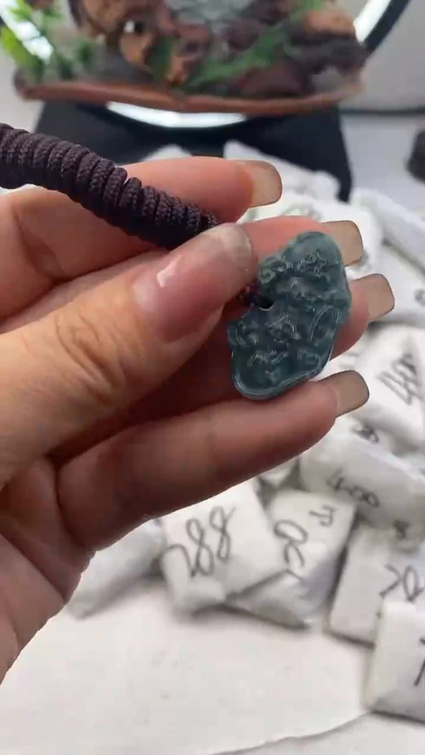【闪购商品】翡翠颈饰未镶嵌平安锁微瑕