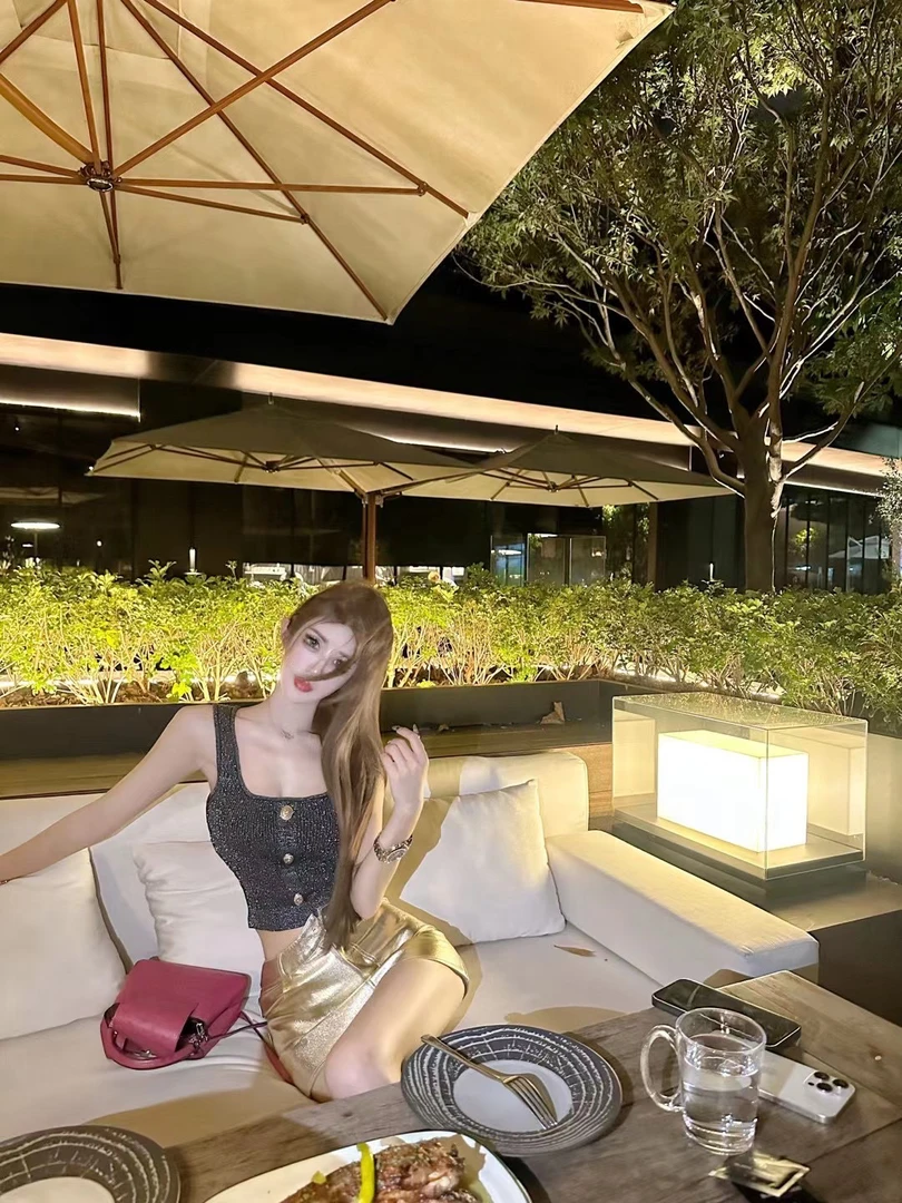 巴巴曼金扣上衣/