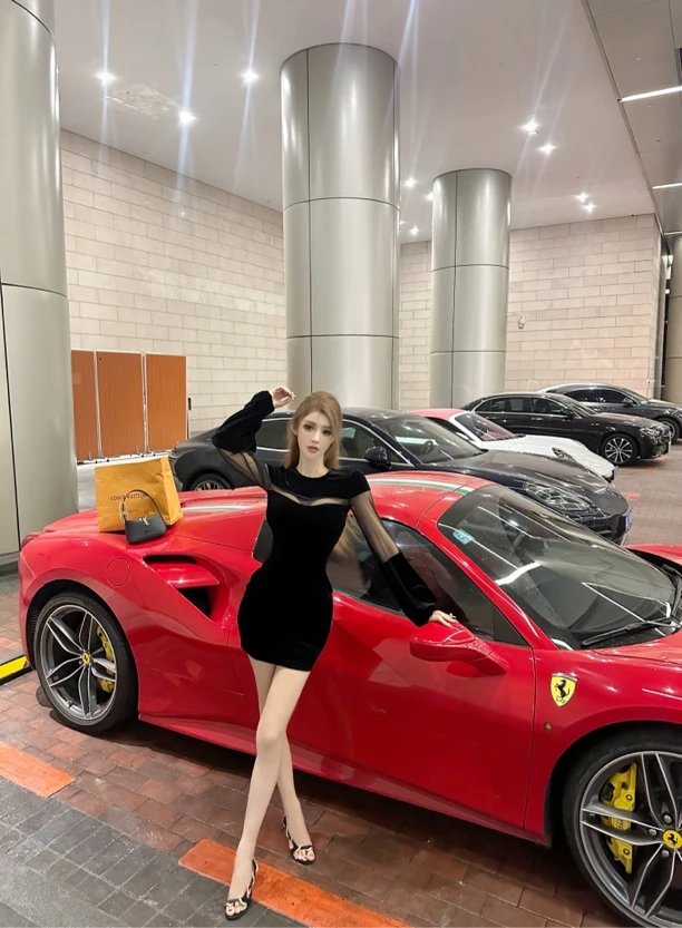 丝绒拼接灯笼袖包臀连衣裙