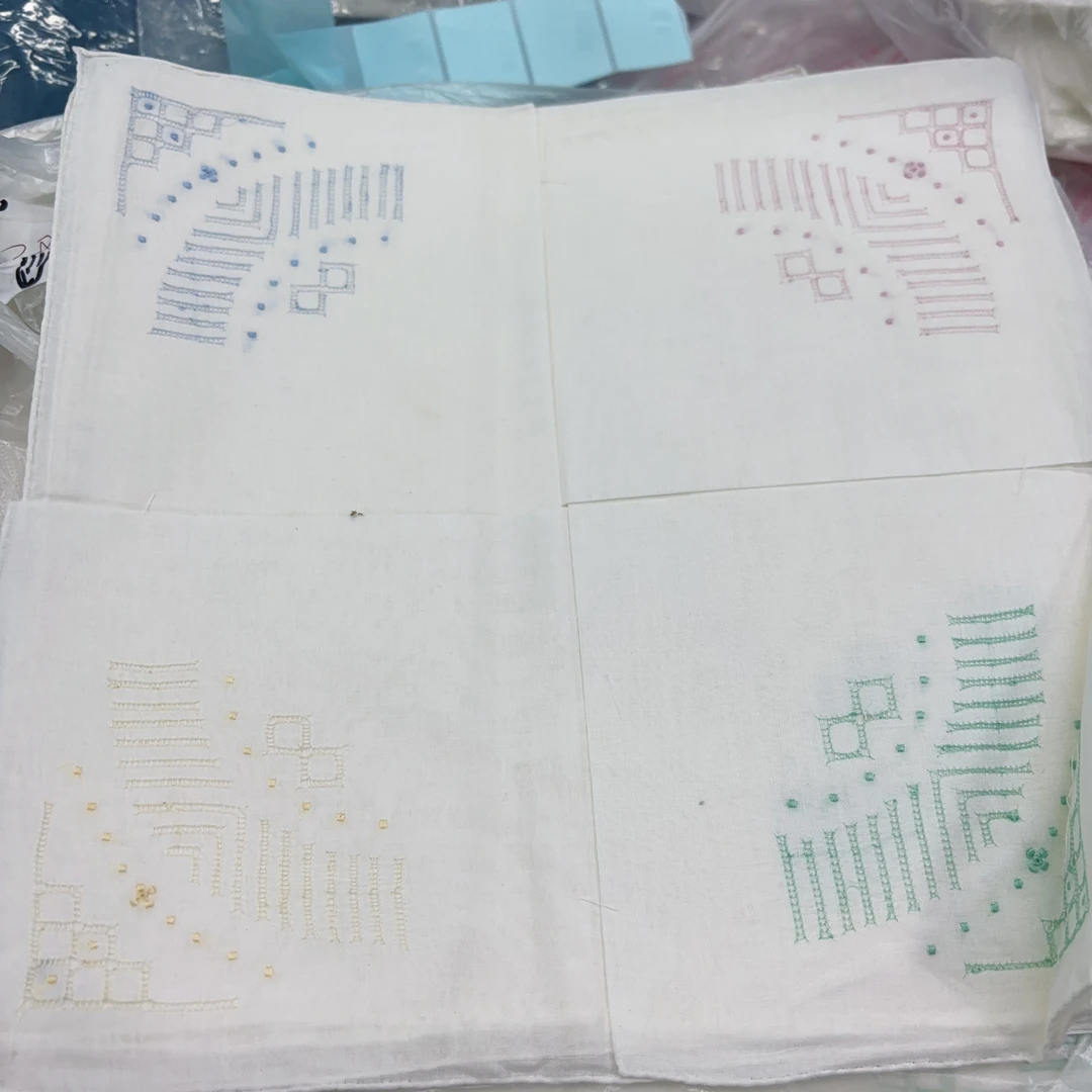 W805（颜色随机）棉纱抽丝手帕一对出27cm氧化