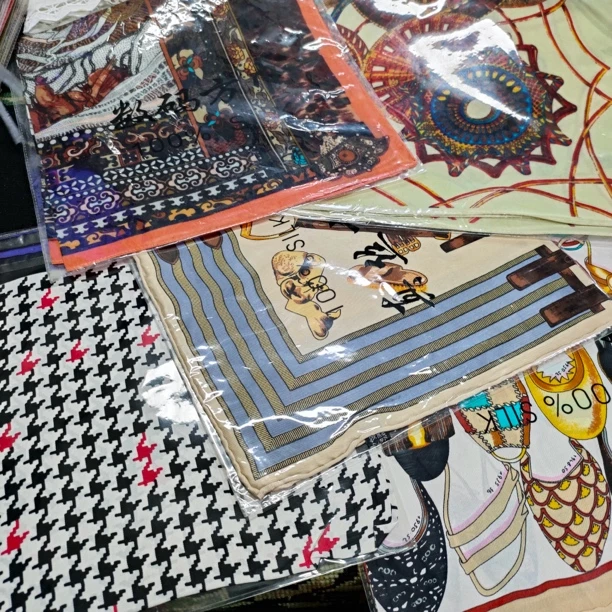 X602  真丝丝巾  花稿随机发 50cm