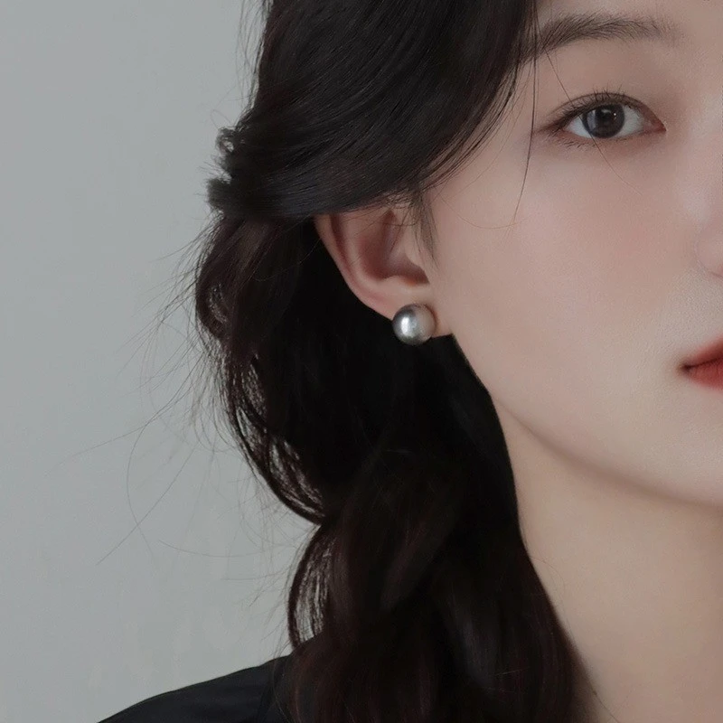 足银耳饰 S999纯银多麻灰正圆强光气质高级感灰色珠珠新爆款耳钉