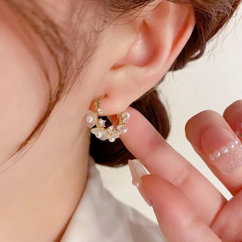 铜合金仿珍珠耳饰 气质珠珠时尚耳扣轻奢简约百搭法式花朵耳环女
