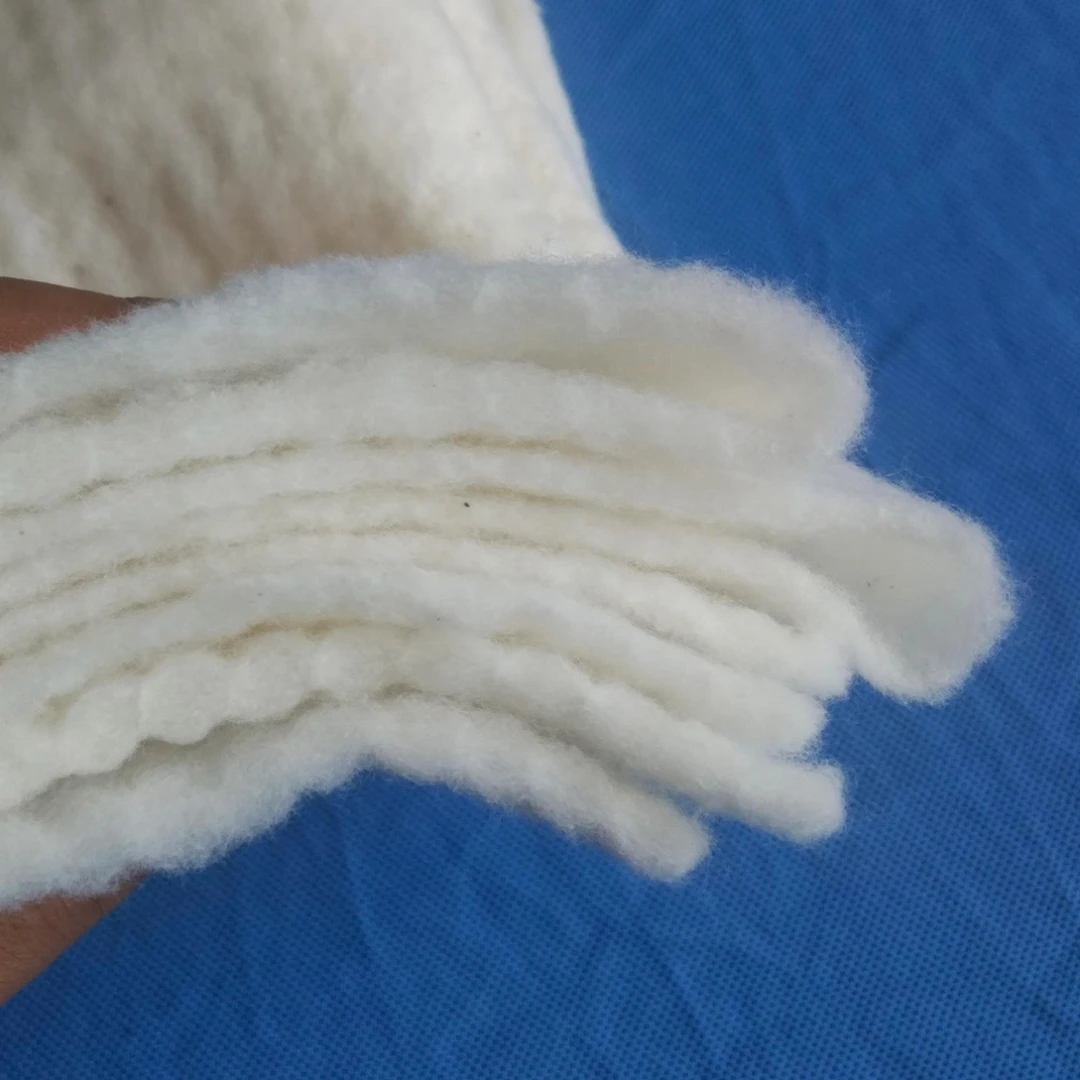 羊绒絮片300克厚度，双面无纺布手感细腻柔软