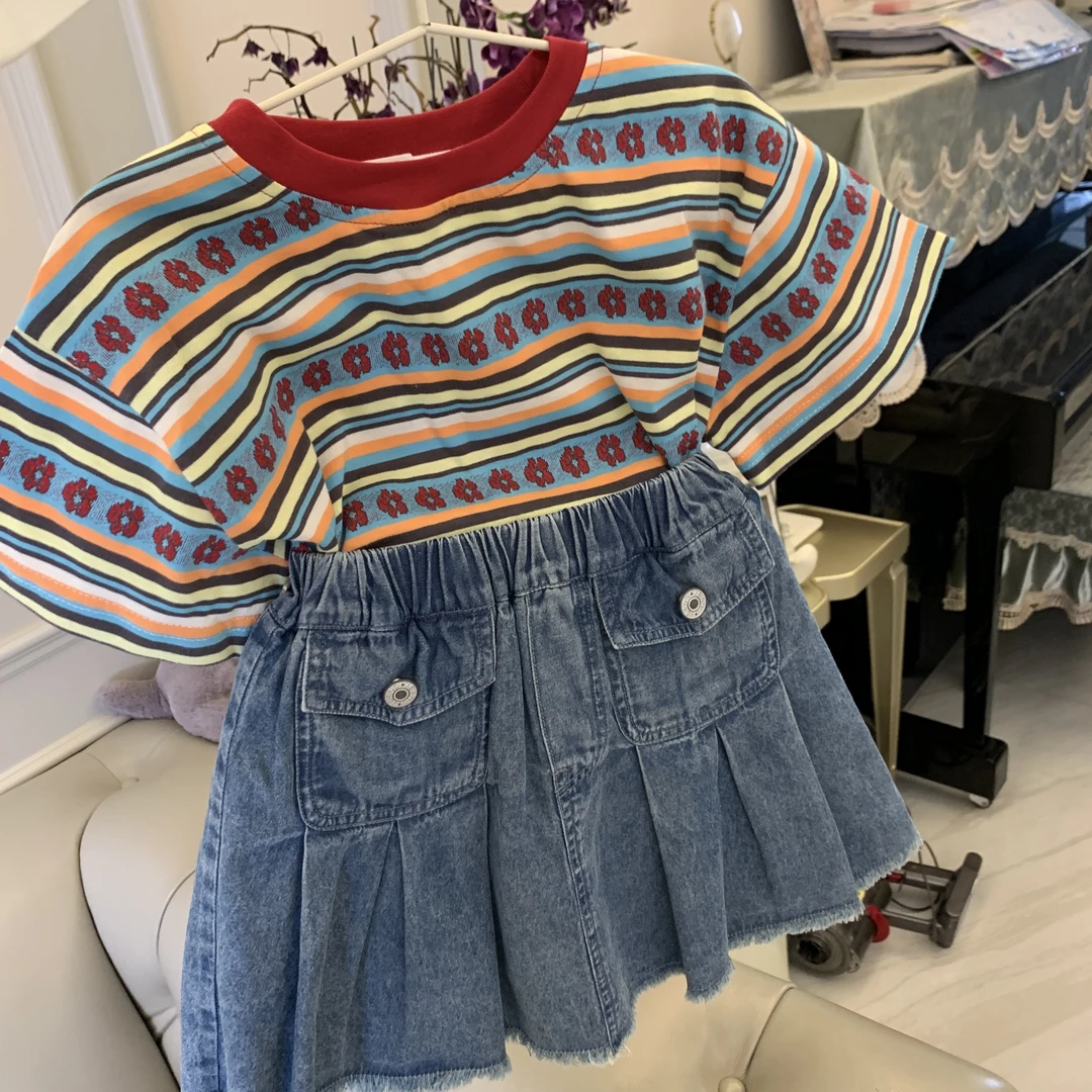 [夏款特价]K1107-条纹花朵T恤+K1108-牛仔短裙（内有衬裤）