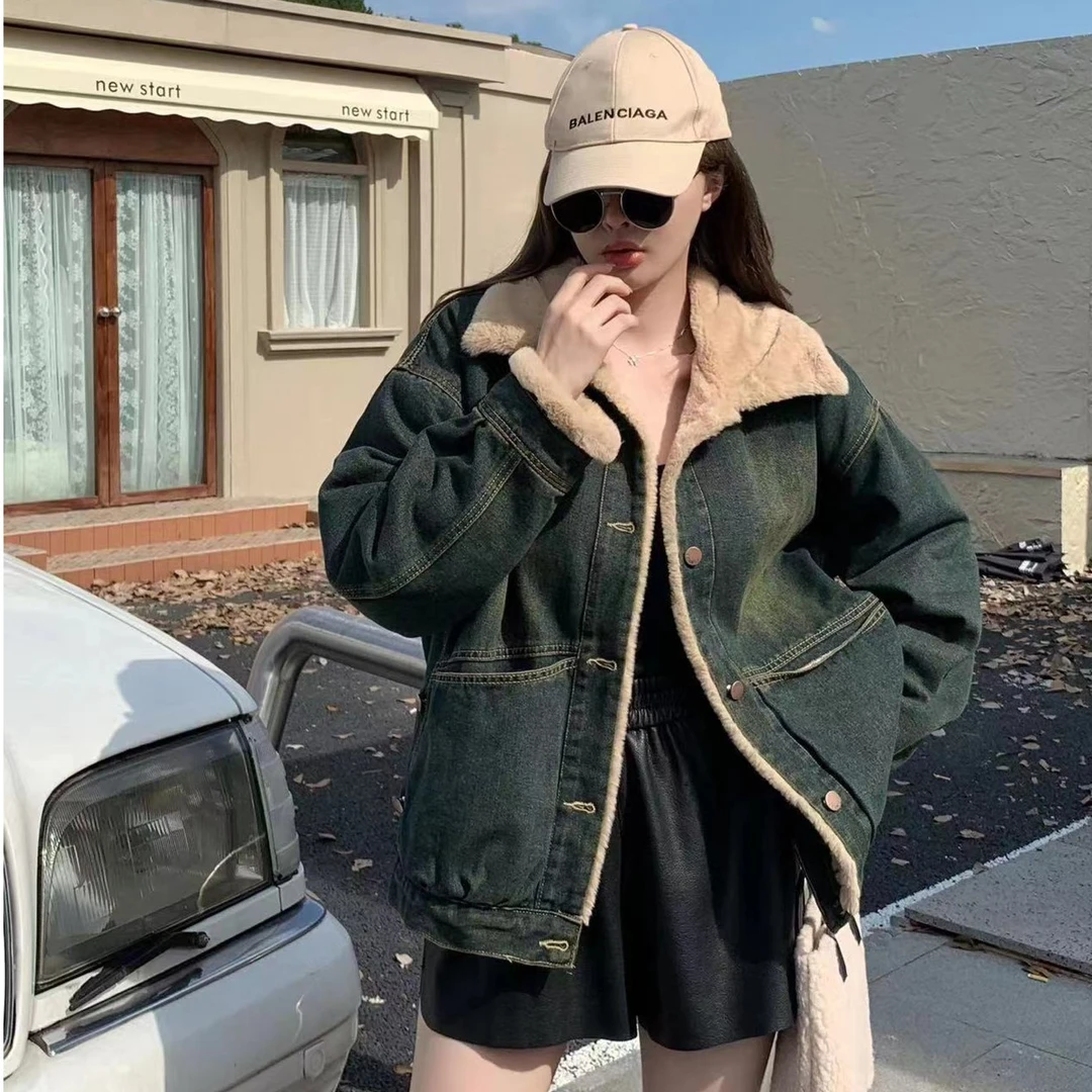 新款冬季加厚全身加绒网红大口袋设计新款毛领牛仔加绒外套女时尚