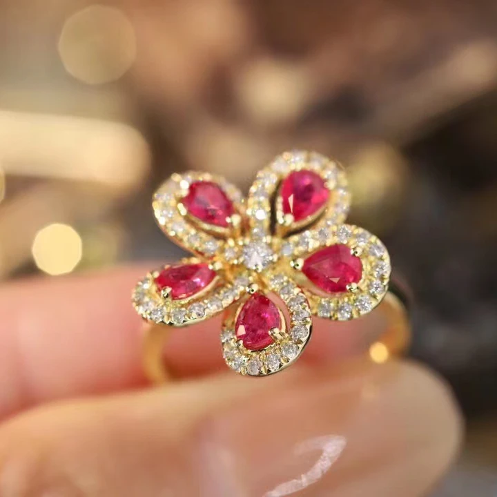 18K金红宝石花朵戒指