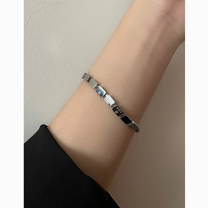 欧美ins时尚小方块手链轻奢小众高级感钛钢字母love手链