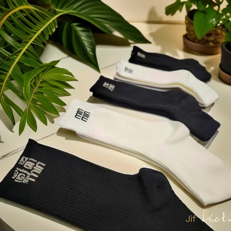 简约轻奢黑白烫钻字母秋冬高级感时尚经典百搭中筒袜