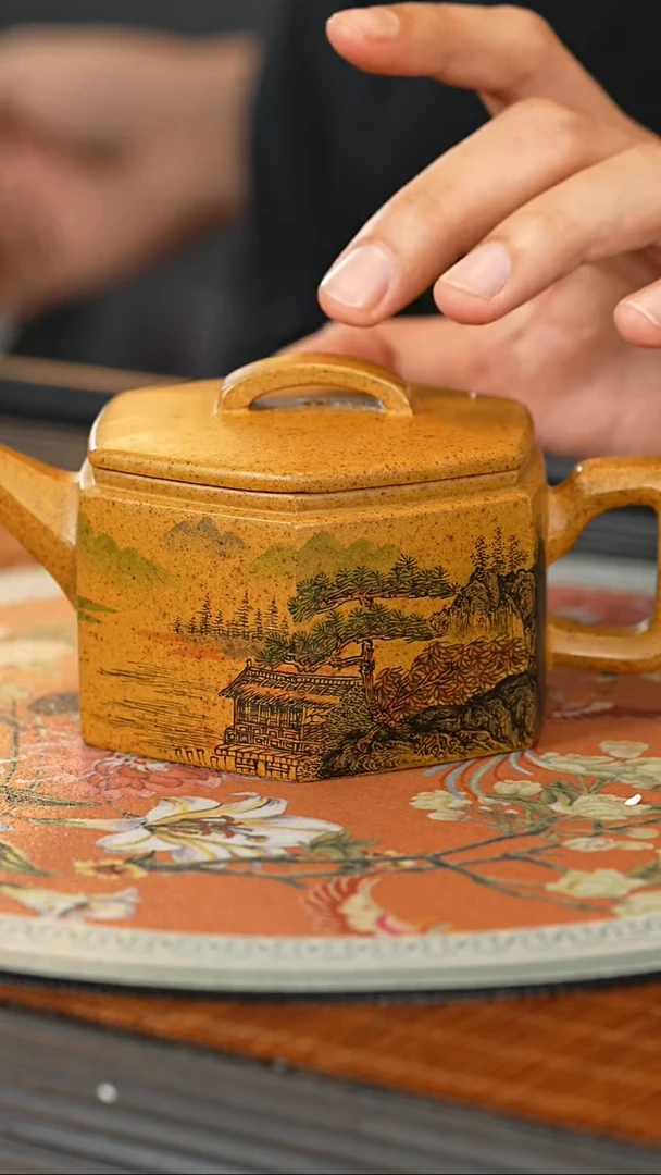 【闪购商品】紫砂茶壶WCL 黄金砂 六方汉瓦 230cc