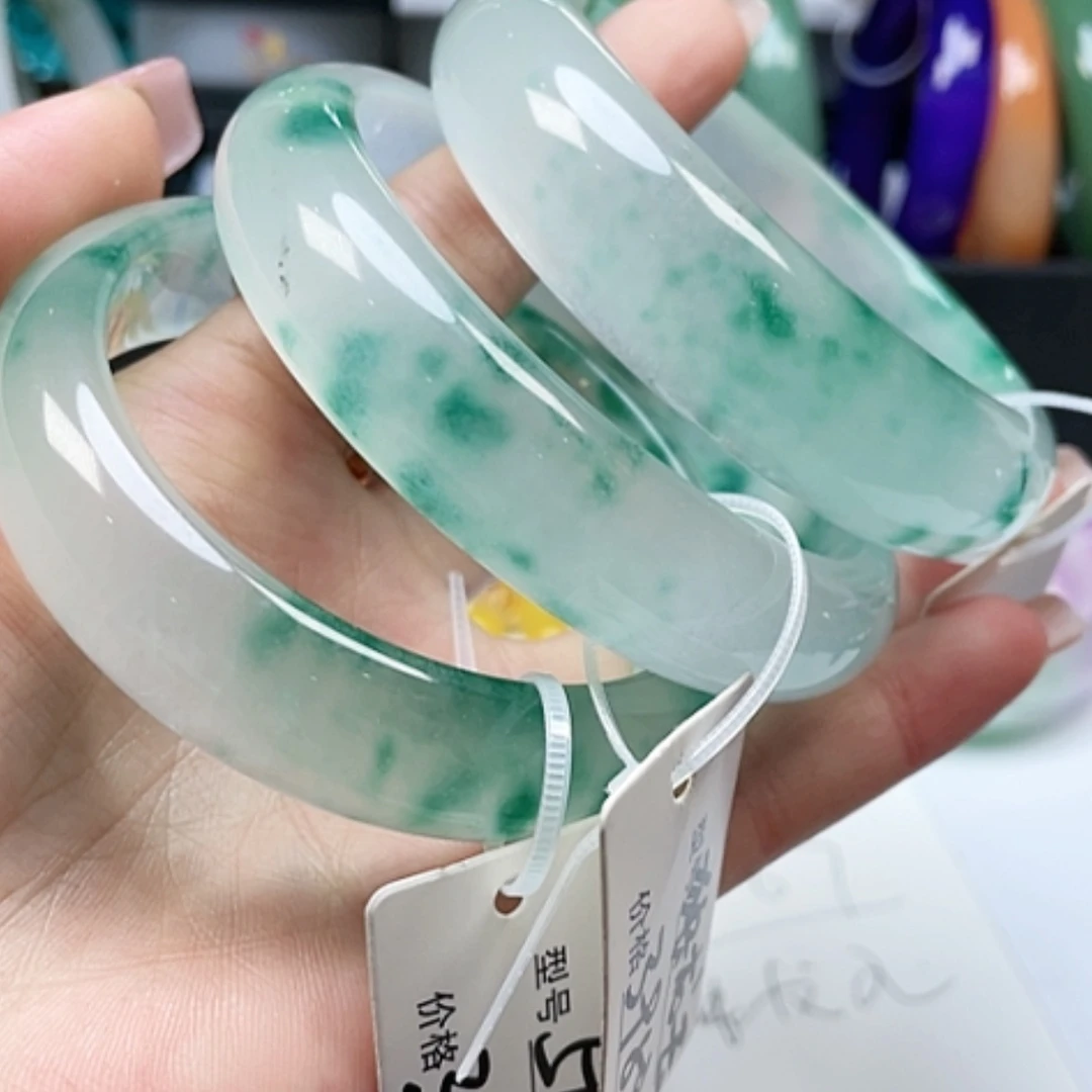 【闪购商品】石英质玉手镯未镶嵌