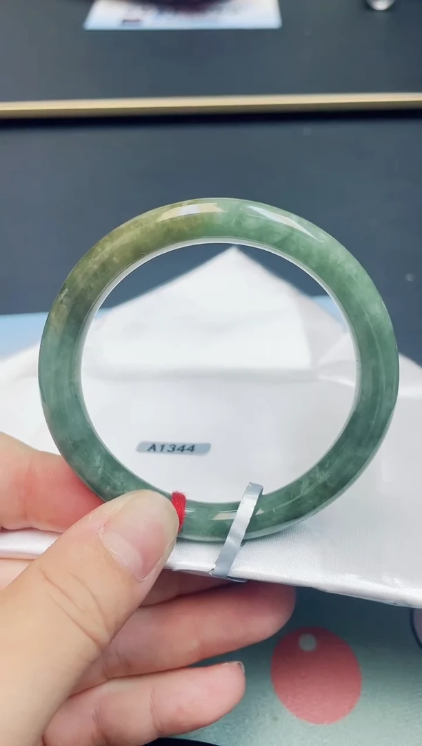 【闪购商品】翡翠手镯未镶嵌天然A货55.5