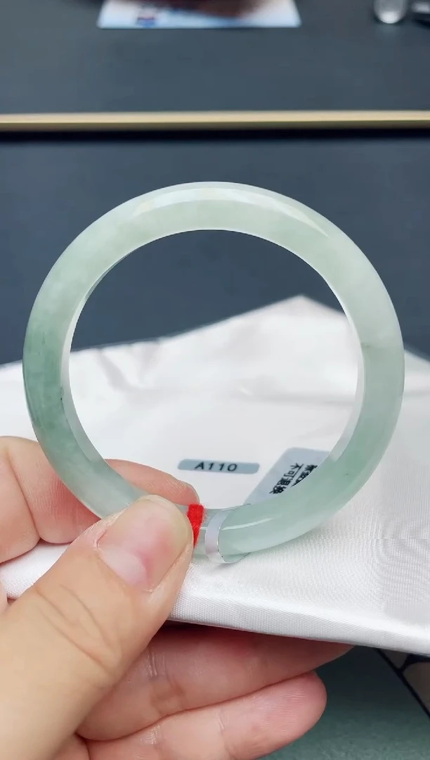 【闪购商品】翡翠手镯未镶嵌天然缅料A货53