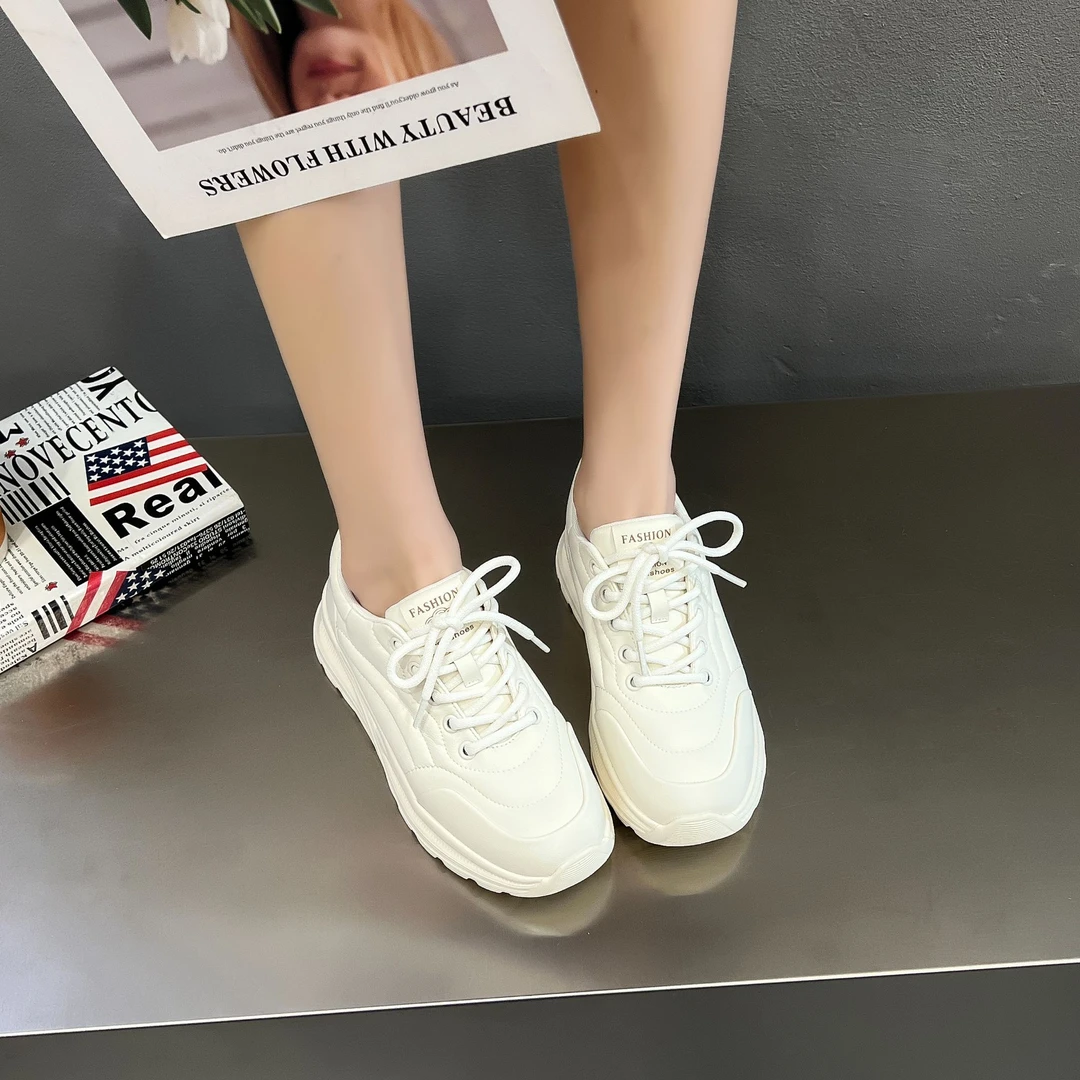 潮流女鞋女2024秋季新款透气轻便小白鞋百搭运动休闲单鞋女4135